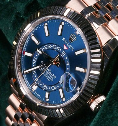 Rolex Sky-dweller Mint Complete Set Sky-dweller Jubilee 42mm Blue 18k Everose Gold 336935