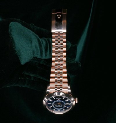 Rolex Sky-dweller Mint Complete Set Sky-dweller Jubilee 42mm Blue 18k Everose Gold 336935