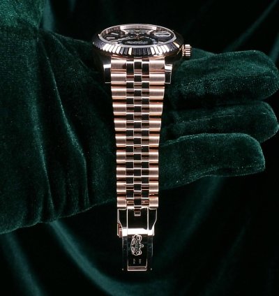 Rolex Sky-dweller Mint Complete Set Sky-dweller Jubilee 42mm Blue 18k Everose Gold 336935