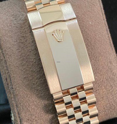Rolex Sky-dweller New 2024 Unworn Sky-dweller Rose Gold Jubilee Blue Index Dial 336935 Complete Set