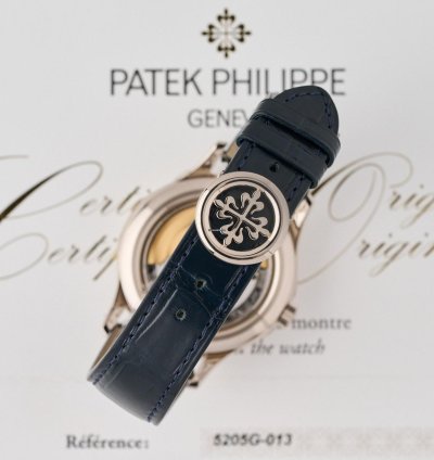 Patek Philippe Annual Calendar 5205g - 18k White Gold - Blue Dial - Full Set - Like New