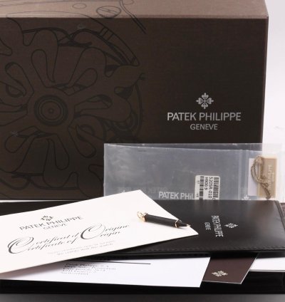 Patek Philippe Annual Calendar 5205r - Tiffany Co - Full Set - Very Rare - Excellent Condition