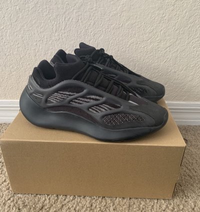 Yeezy 700 Alvah Size 8
