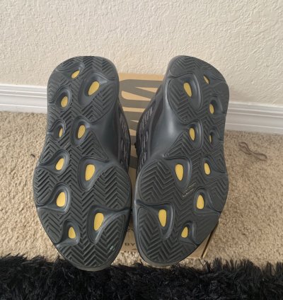 Yeezy 700 Alvah Size 8