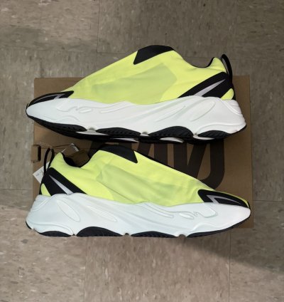 Yeezy 700 Mnvn Laceless Phosphor