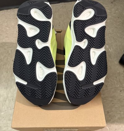 Yeezy 700 Mnvn Laceless Phosphor