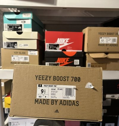 Yeezy 700 Salt