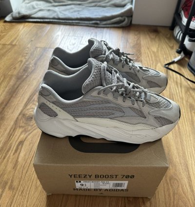 Yeezy 700 V2 Static 2018 first Batch Yzy