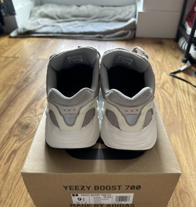 Yeezy 700 V2 Static 2018 first Batch Yzy