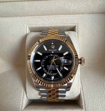 Rolex Sky-dweller New Rolex Sky-dweller 42mm - Yellow Gold Steel