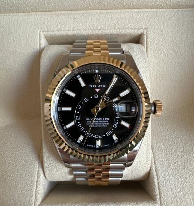 Rolex Sky-dweller New Rolex Sky-dweller 42mm - Yellow Gold Steel