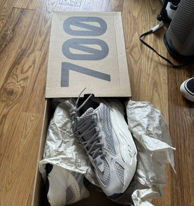 Yeezy 700 V2 Static 2018 first Batch Yzy