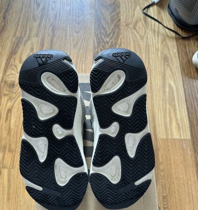 Yeezy 700 V2 Static 2018 first Batch Yzy