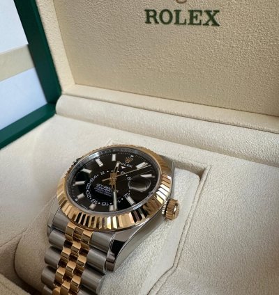 Rolex Sky-dweller New Rolex Sky-dweller 42mm - Yellow Gold Steel