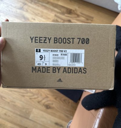 Yeezy 700 V2 Static 2018 first Batch Yzy