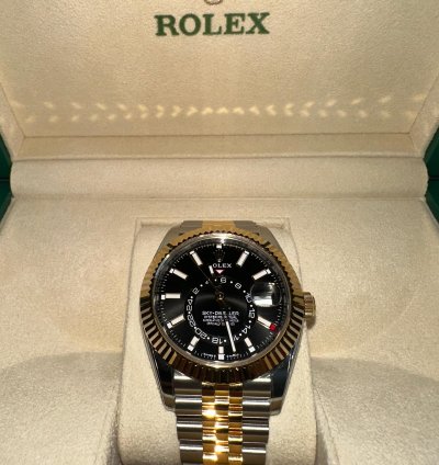 Rolex Sky-dweller New Rolex Sky-dweller 42mm - Yellow Gold Steel