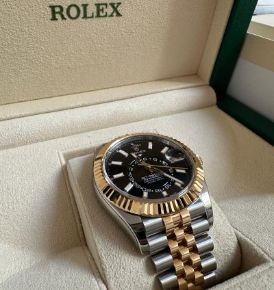 Rolex Sky-dweller New Rolex Sky-dweller 42mm - Yellow Gold Steel