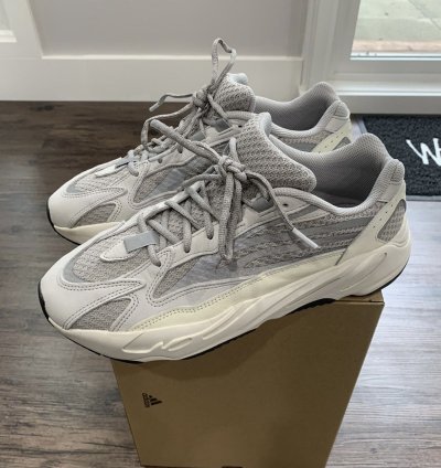 Yeezy 700 V2 Static Size 12