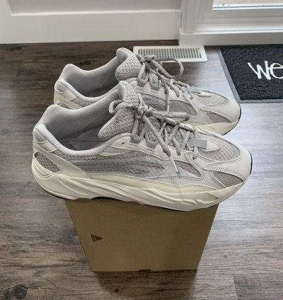 Yeezy 700 V2 Static Size 12
