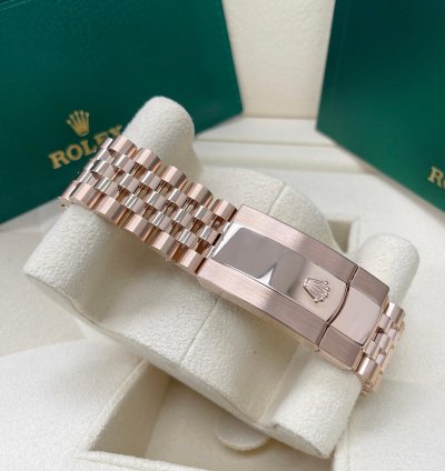 Rolex Sky-dweller New Sky-dweller 336935 Blue Dial 18k Rose Gold 42mm Jubilee Bracelet