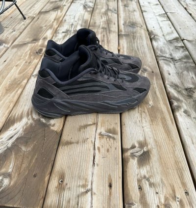 Yeezy 700 V2 Vanta Like New Black Grey Sneakers Shoes