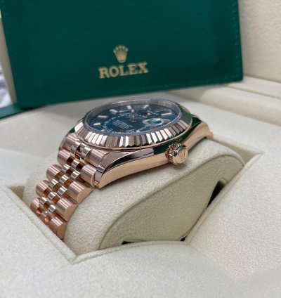 Rolex Sky-dweller New Sky-dweller 336935 Blue Dial 18k Rose Gold 42mm Jubilee Bracelet