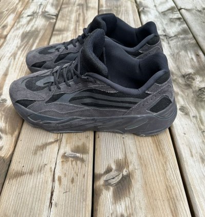Yeezy 700 V2 Vanta Like New Black Grey Sneakers Shoes