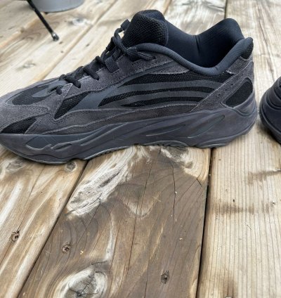 Yeezy 700 V2 Vanta Like New Black Grey Sneakers Shoes
