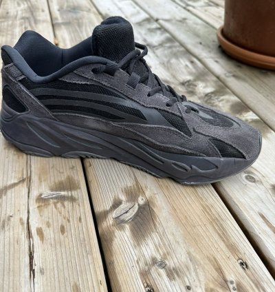 Yeezy 700 V2 Vanta Like New Black Grey Sneakers Shoes