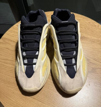 Yeezy 700 V3