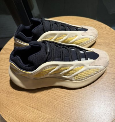 Yeezy 700 V3