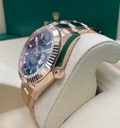 Rolex Sky-dweller New Sky-dweller 336935 Blue Dial 18k Rose Gold 42mm Oyster Bracelet