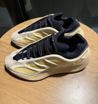 Yeezy 700 V3