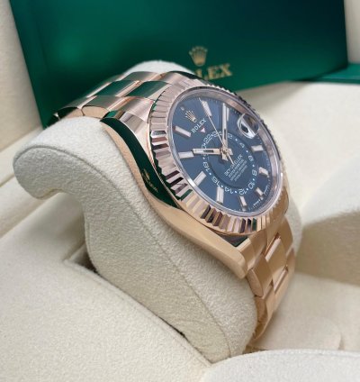 Rolex Sky-dweller New Sky-dweller 336935 Blue Dial 18k Rose Gold 42mm Oyster Bracelet