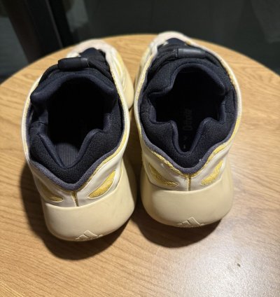 Yeezy 700 V3