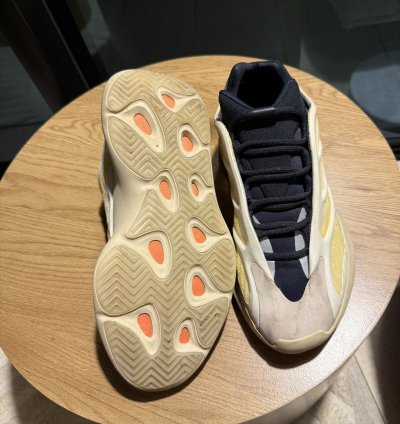 Yeezy 700 V3