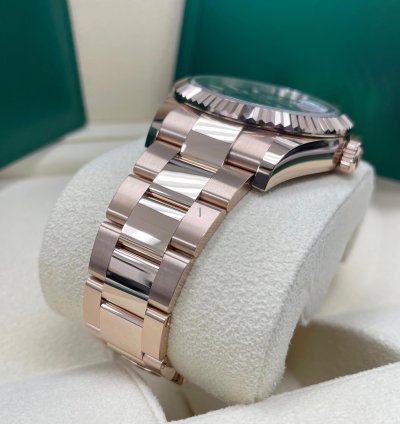 Rolex Sky-dweller New Sky-dweller 336935 Blue Dial 18k Rose Gold 42mm Oyster Bracelet