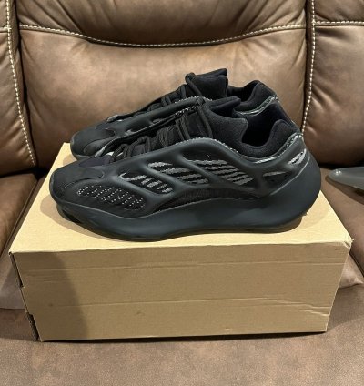 Yeezy 700 V3 Alvah
