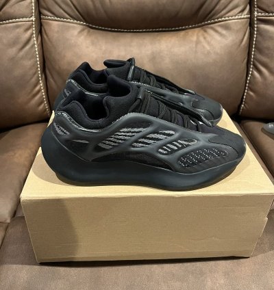 Yeezy 700 V3 Alvah