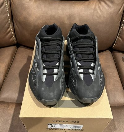 Yeezy 700 V3 Alvah