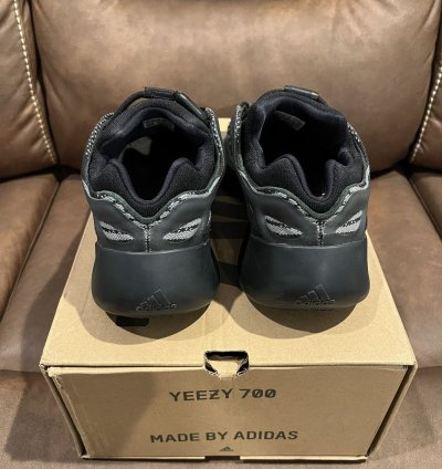 Yeezy 700 V3 Alvah