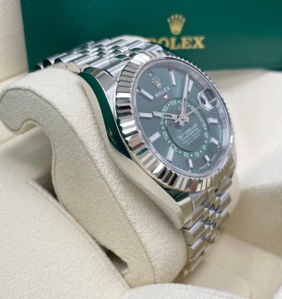 Rolex Sky-dweller New Sky-dweller Mint Green Dial 336934 Jubilee Bracelet 42mm Stainless Steel Watch