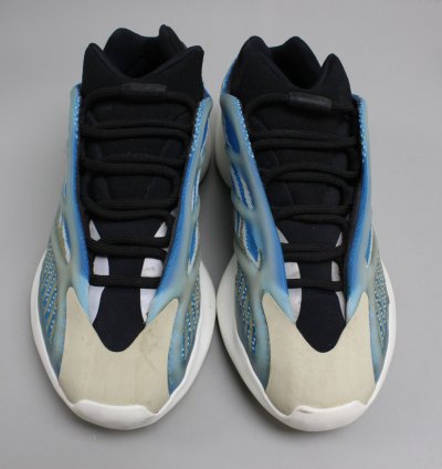 Yeezy 700 V3 Arzareth Size 8 5