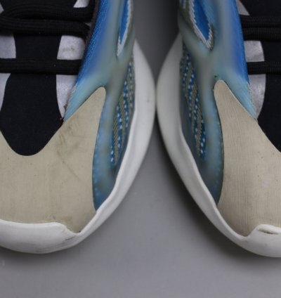 Yeezy 700 V3 Arzareth Size 8 5