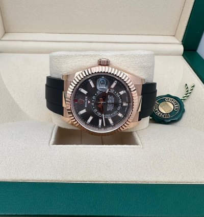 Rolex Sky-dweller New Unworn 18k Everose Gold Oysterflex