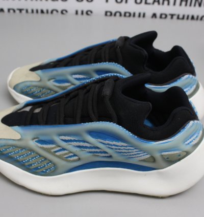 Yeezy 700 V3 Arzareth Size 8 5