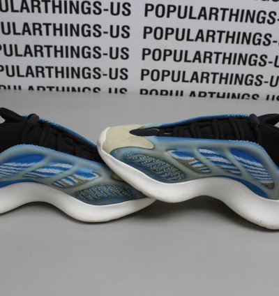 Yeezy 700 V3 Arzareth Size 8 5