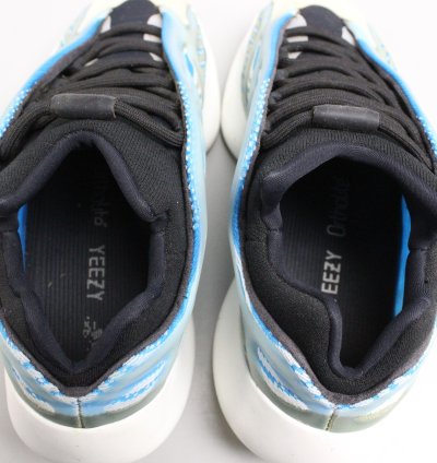 Yeezy 700 V3 Arzareth Size 8 5