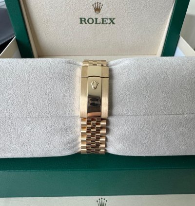 Rolex Sky-dweller Nieuw Goud