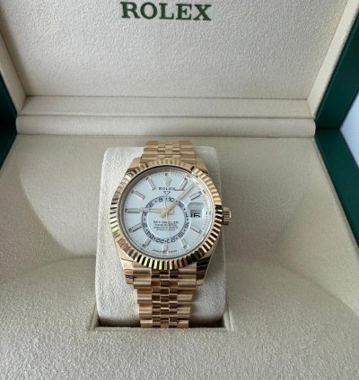 Rolex Sky-dweller Nieuw Goud